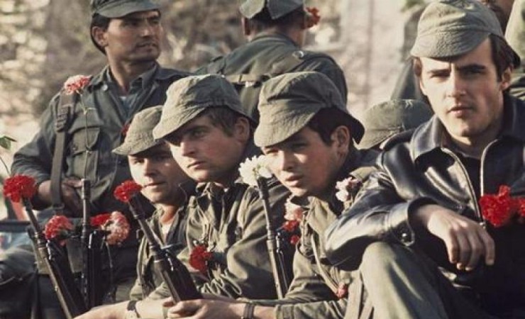 pireastime epanastasi garyfalon1