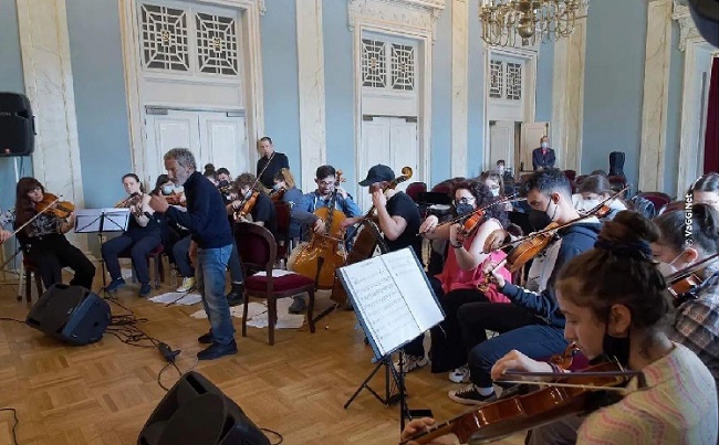 pireastime neaniki orxistra odeio peiraia3