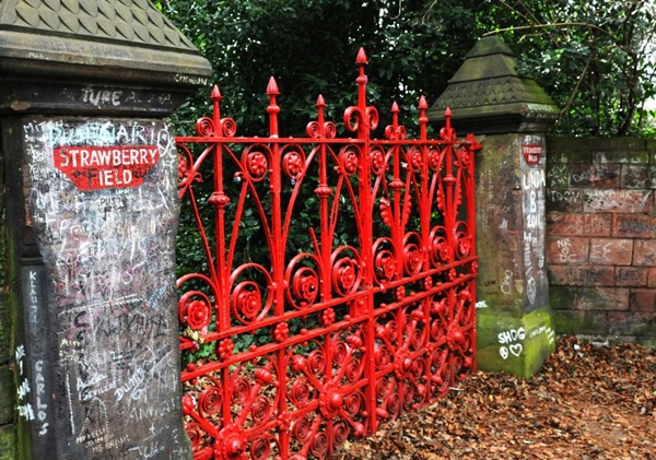 pireastime dimotiko th strawberry fields1