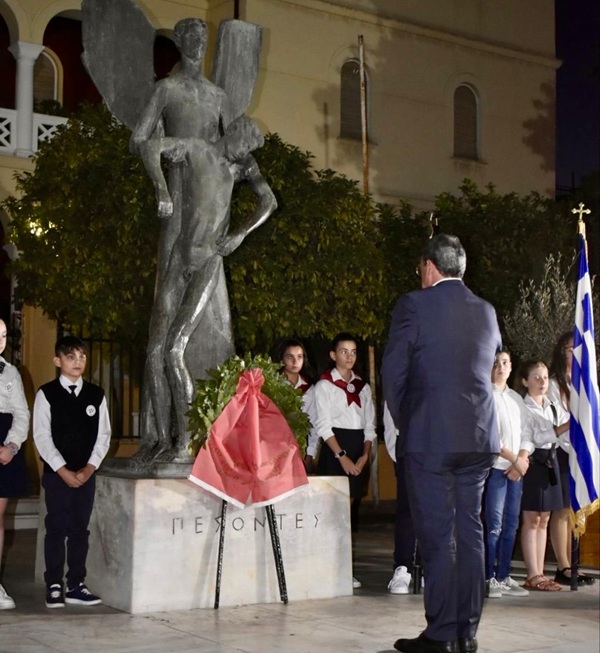 pireastime famelos mploko kokkinias1