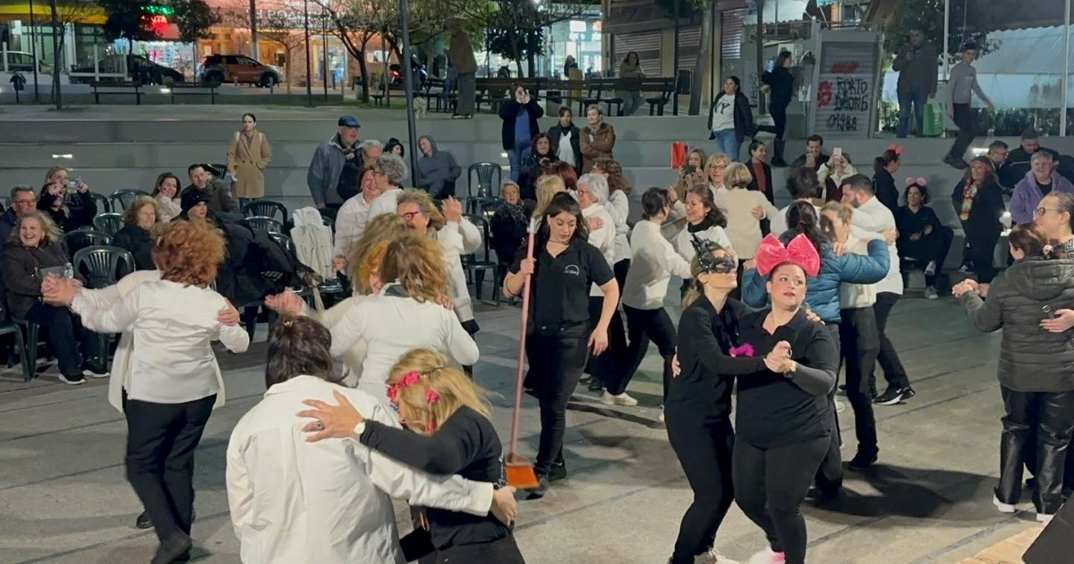 pireastime keratsini apokries