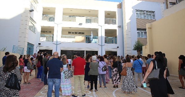 pireastime mwralhs agiasmos sxoleiwn1