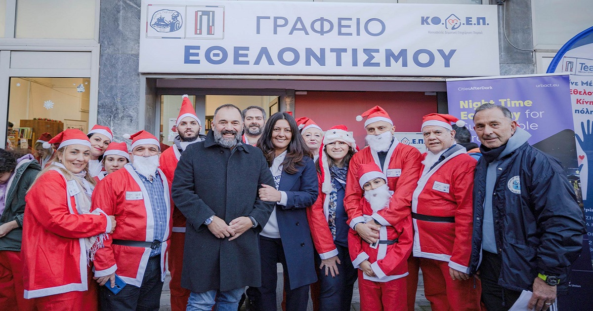 pireastime santa night peiraias