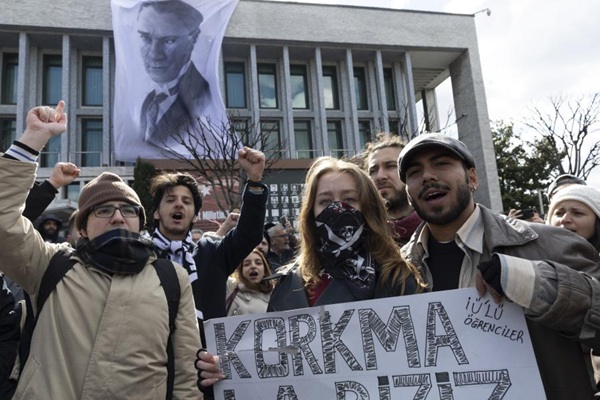 pireastime tourkia didiloseis1