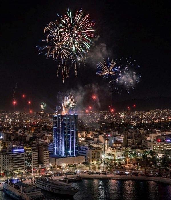 pireastime xristougenna peiraias 24